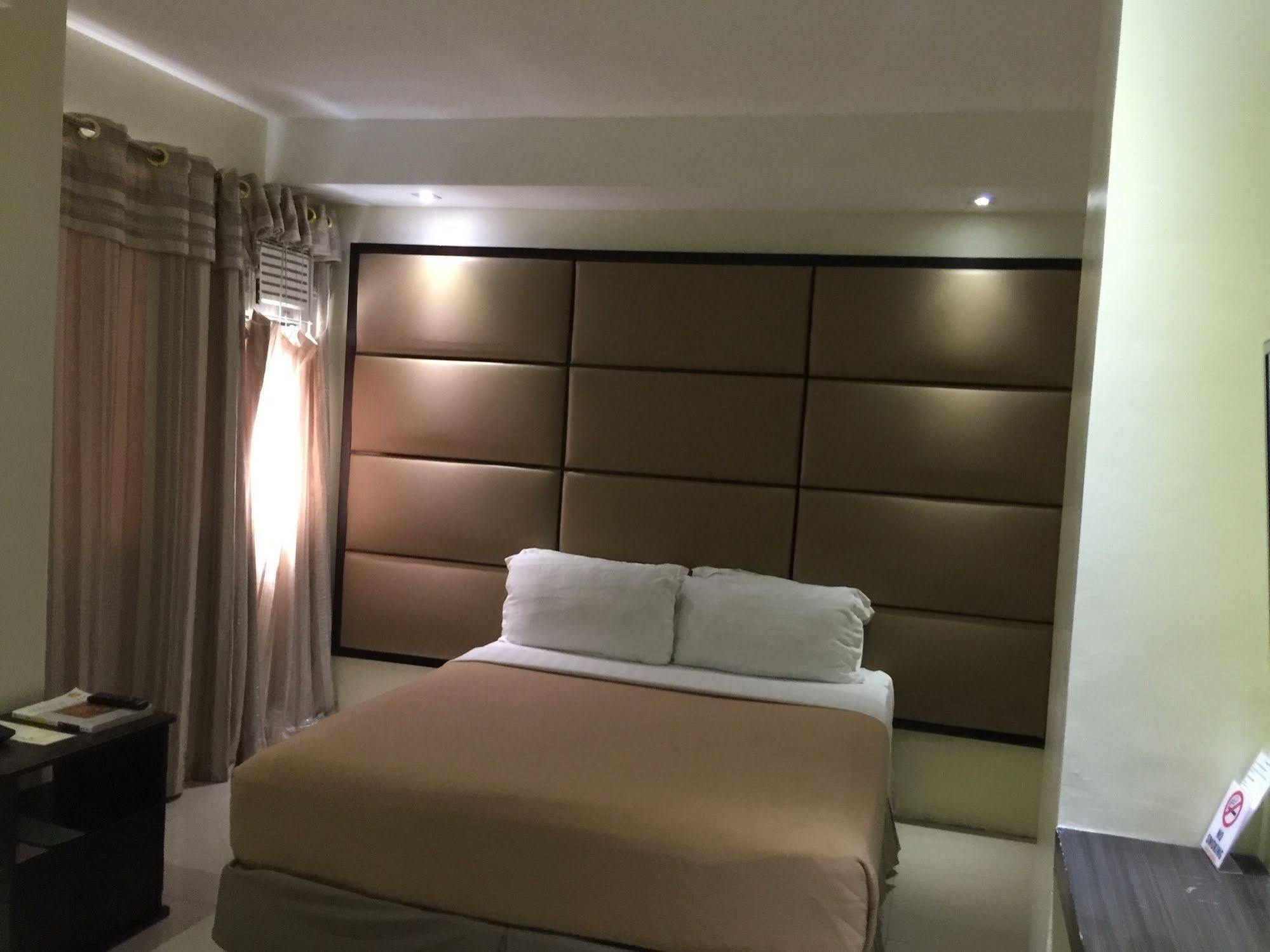 Canberry Hotel Cebu Dış mekan fotoğraf