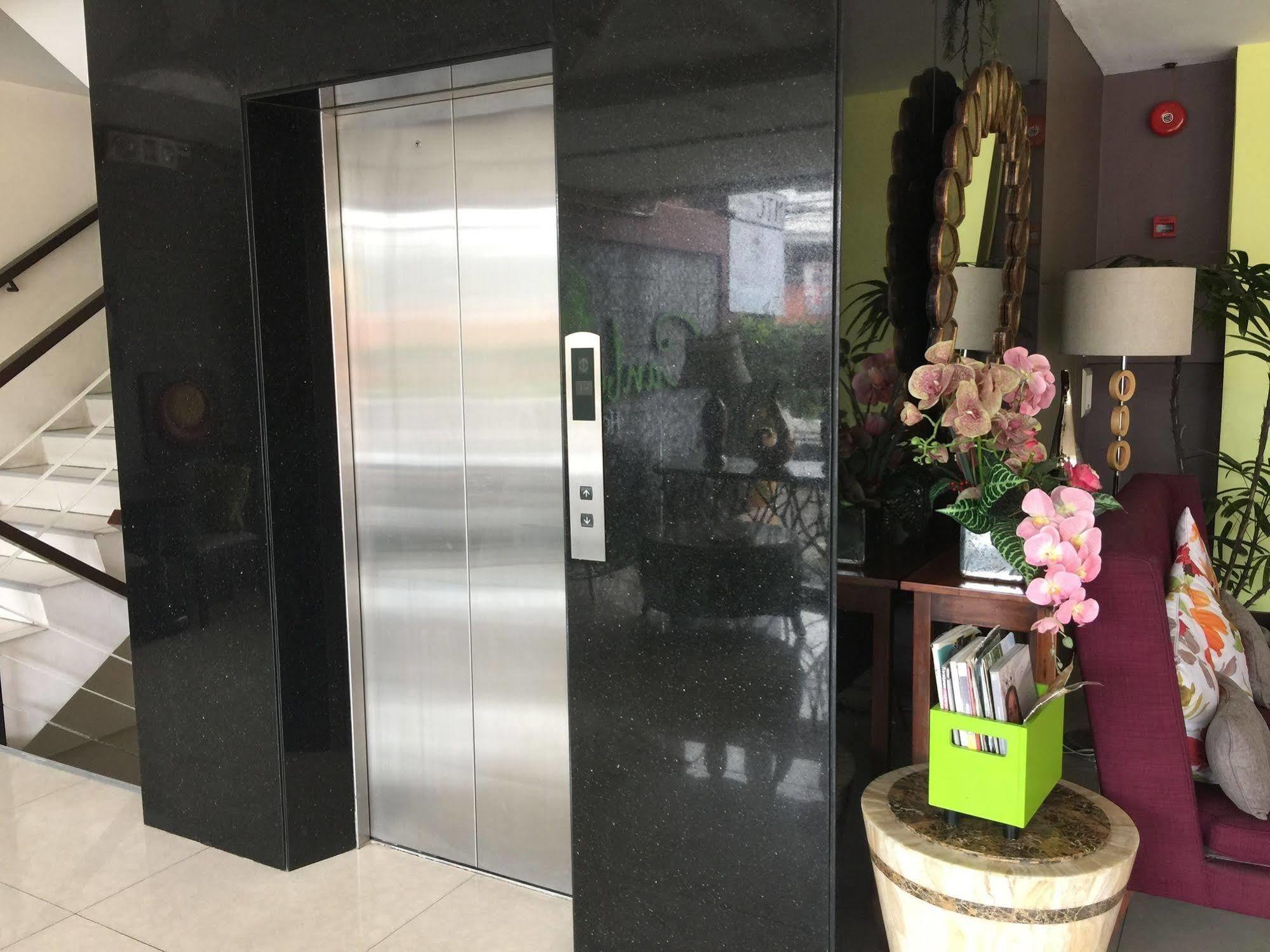 Canberry Hotel Cebu Dış mekan fotoğraf